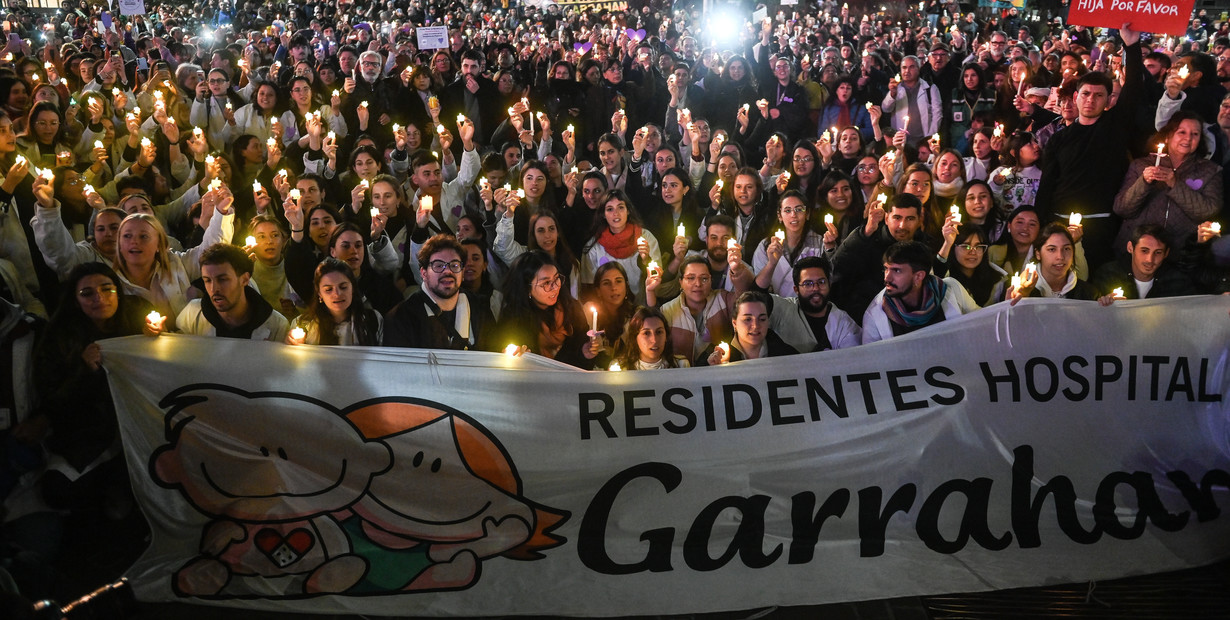 Paro en el Hospital Garrahan: residentes marchan al Ministerio de Salud y se suman otros hospitales