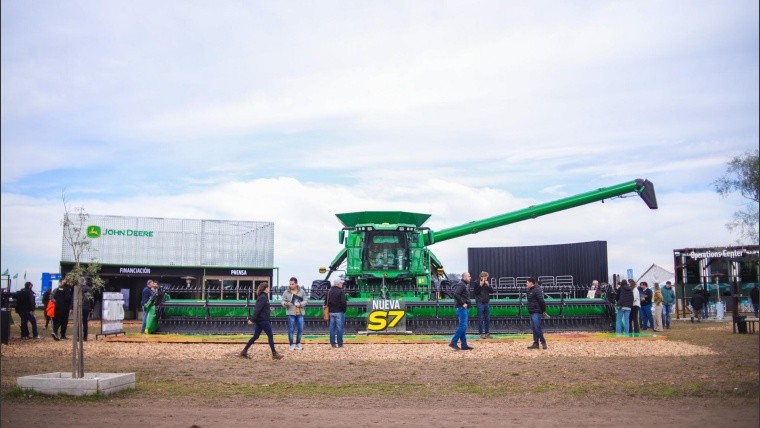 John Deere apuesta fuerte: baja precios, lanza créditos y celebra 75 años con tecnología de punta