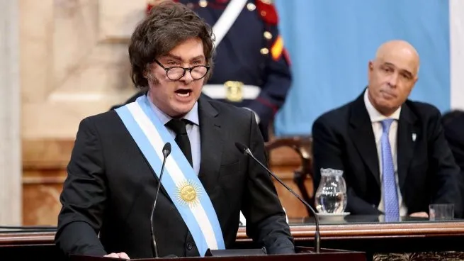 Milei promete judicializar leyes aprobadas en el Senado: qué dice el reglamento y qué opinan los constitucionalistas