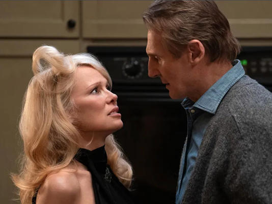 🎬 Liam Neeson sorprende: “Estoy locamente enamorado de Pamela Anderson”