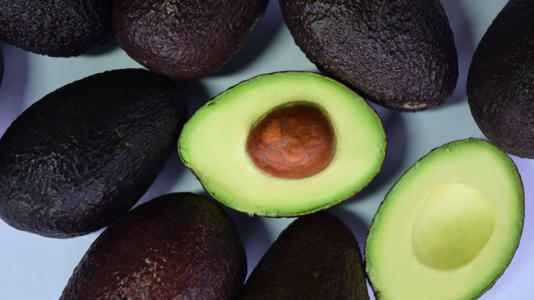 El truco infalible para que la palta no se ponga negra en la heladera