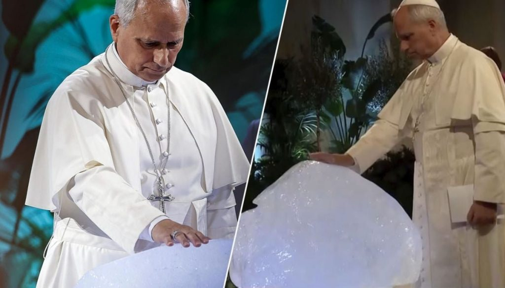 El papa León XIV bendijo un bloque de hielo de Groenlandia para concientizar sobre el cambio climático