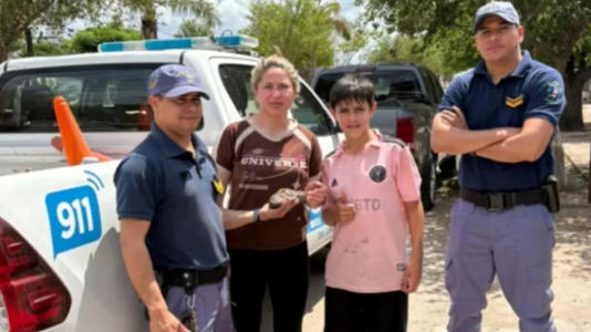 Un nene chaqueño encontró un posible meteorito mientras jugaba junto a una represa