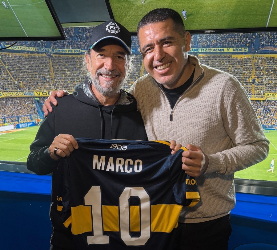 Marco Antonio Solís vio a Boca y fue homenajeado por Riquelme: “Usted es el ídolo de mi mamá”
