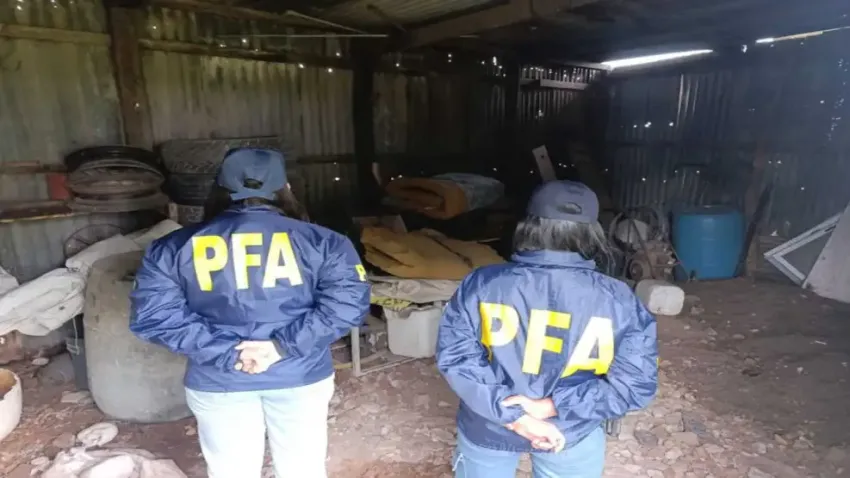Rescataron a un hombre que estuvo una década esclavizado, matando animales para comer, sin luz ni agua